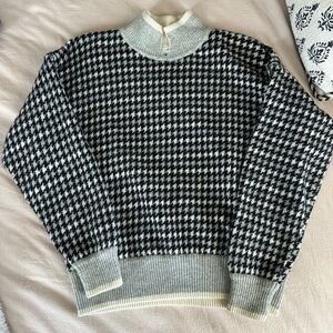 Liz Claiborne Black and White Houndstooth Turtleneck Sweater